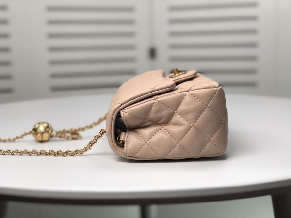 シャネルバッグ背面デザイン